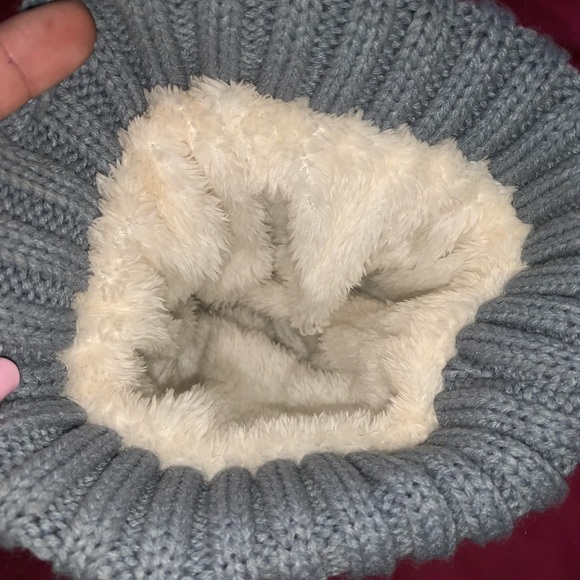 Furry women’s winter beanie - Picture 2 of 2